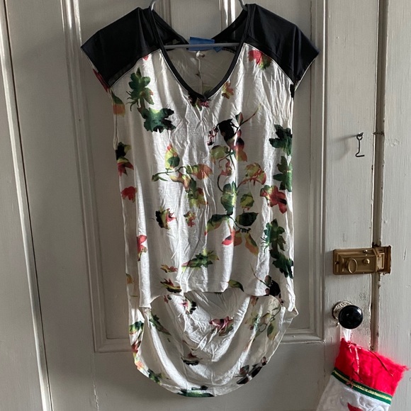 Vera Wang Tops - Vera Wang Floral Top